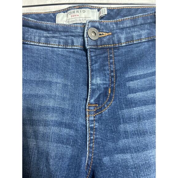 Torrid Jeans 16 Straight Cropped Raw Hem Blue Denim Stretch - Picture 2 of 15